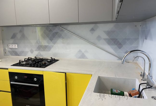 Скинали для кухни фото: абстрактный геометрический узор, заказ #КРУТ-2897, Желтая кухня. Изображение 300500
