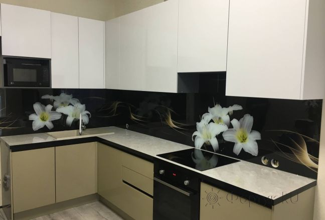 Фартук с фотопечатью фото: белые лилии, заказ #КРУТ-2562, Коричневая кухня.