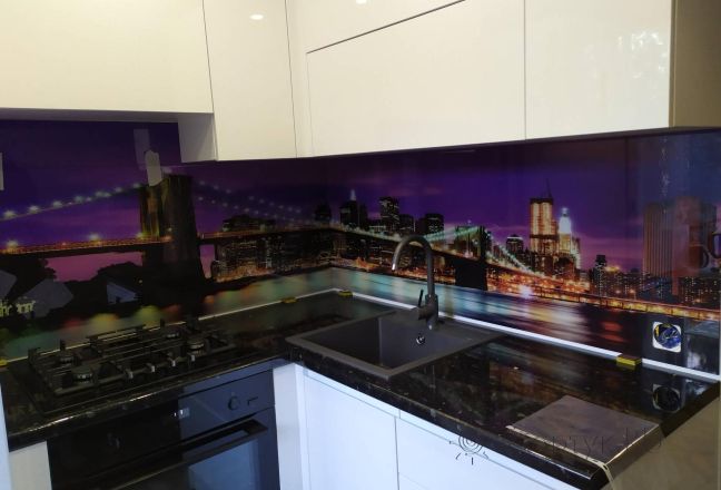 Фартук для кухни фото: бруклин в фиолетовом цвете, заказ #ИНУТ-4153, Белая кухня. Изображение 110840