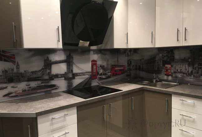 Стеновая панель фото: черно-белый лондон, заказ #КРУТ-531, Серая кухня. Изображение 186690