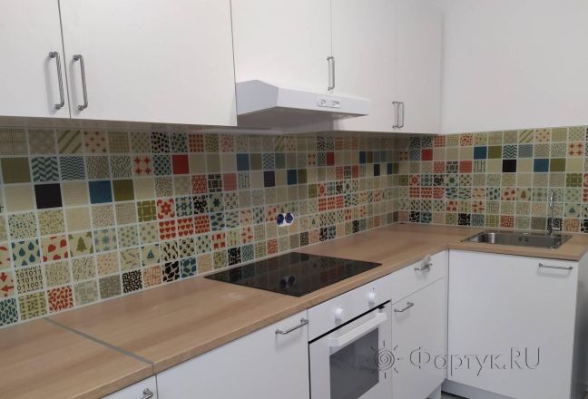 Фартук для кухни фото: квадраты с текстурным рисунком, заказ #ИНУТ-9109, Белая кухня. Изображение 112538