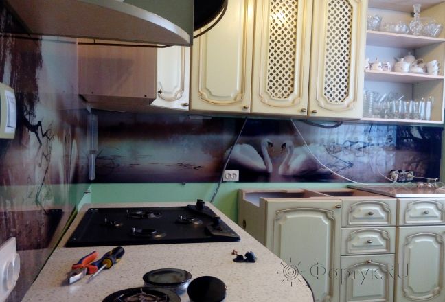 Фартук для кухни фото: лебеди в тумане на озере, заказ #ИНУТ-709, Белая кухня. Изображение 87424