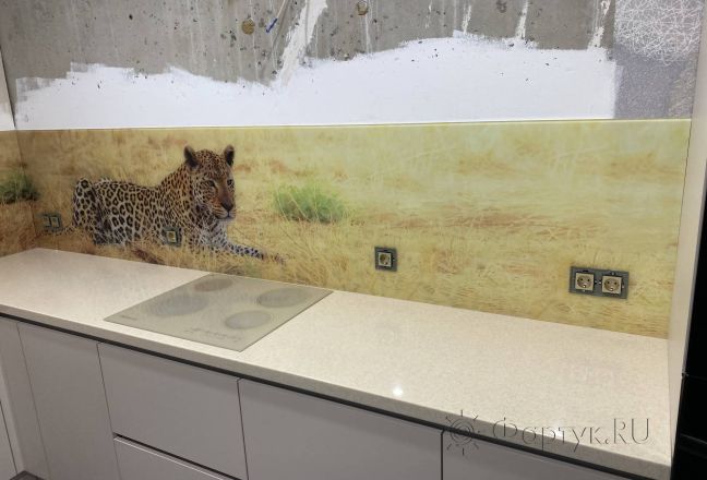 Фартук для кухни фото: леопард в саванне, заказ #ГОУТ-322, Белая кухня. Изображение 85278