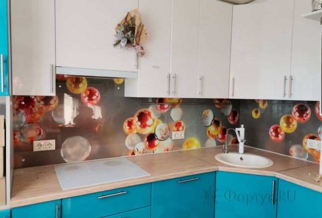 Стеклянная фото панель: летящие шарики, заказ #ИНУТ-11507, Синяя кухня. Изображение 110408