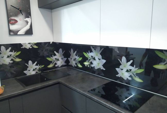 Стеновая панель фото: лилии, заказ #ИНУТ-13659, Серая кухня.