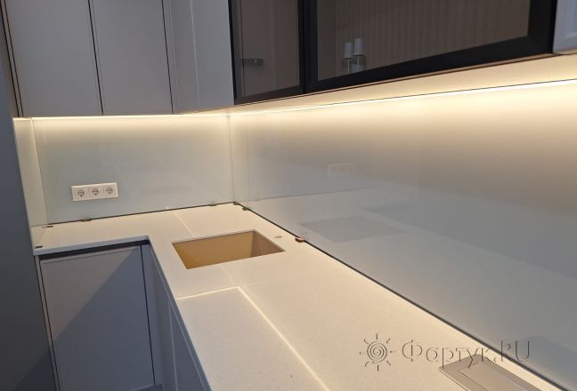 Фартук для кухни фото: однотонный цвет, заказ #ГОУТ-24, Белая кухня.