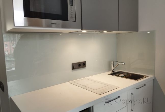 Фартук для кухни фото: однотонный цвет, заказ #ГОУТ-191, Белая кухня.