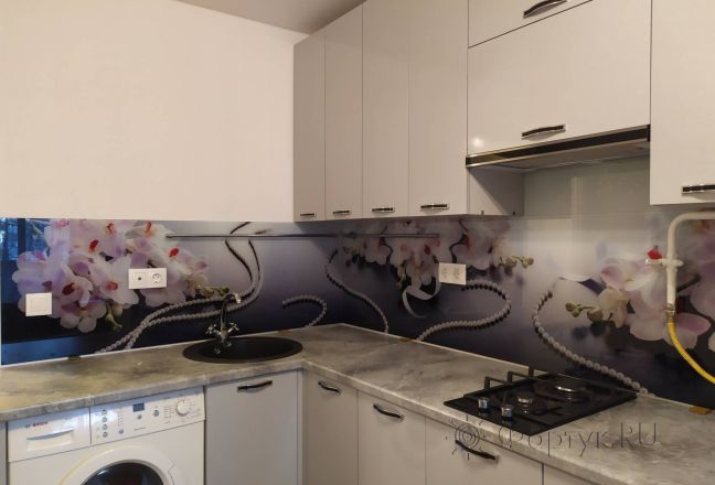 Стеновая панель фото: орхидеи и бусы, заказ #ИНУТ-7920, Серая кухня. Изображение 300190