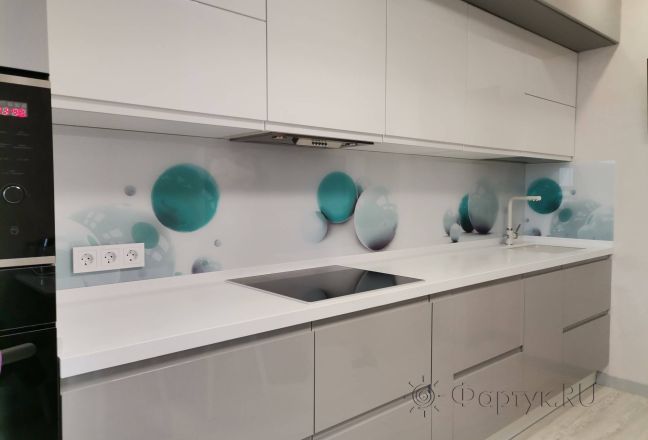 Стеновая панель фото: шары на белом фоне, заказ #ИНУТ-12024, Серая кухня. Изображение 197158