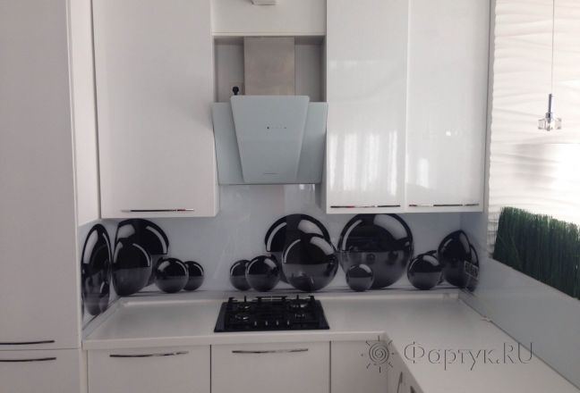 Фартук для кухни фото: абстрактные шары, заказ #УТ-1066, Белая кухня. Изображение 110412