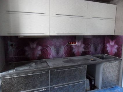 Стеновая панель фото: абстракция в бордовых тонах., заказ #S-628, Серая кухня.