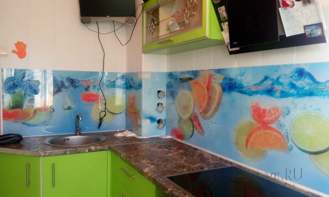Скинали для кухни фото: апельсин, лимон и лайм в воде, заказ #ИНУТ-663, Зеленая кухня.