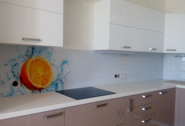 Стеновая панель фото: апельсин в брызгах воды, заказ #ИНУТ-1231, Серая кухня. Изображение 184270