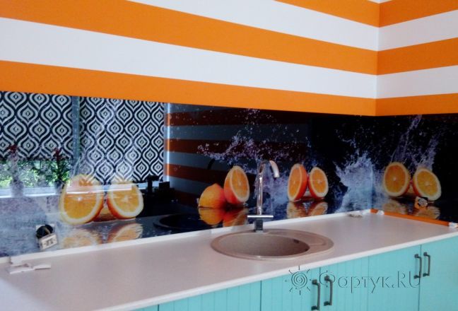 Стеклянная фото панель: апельсины и брызги воды, заказ #ГМУТ-172, Синяя кухня. Изображение 132256