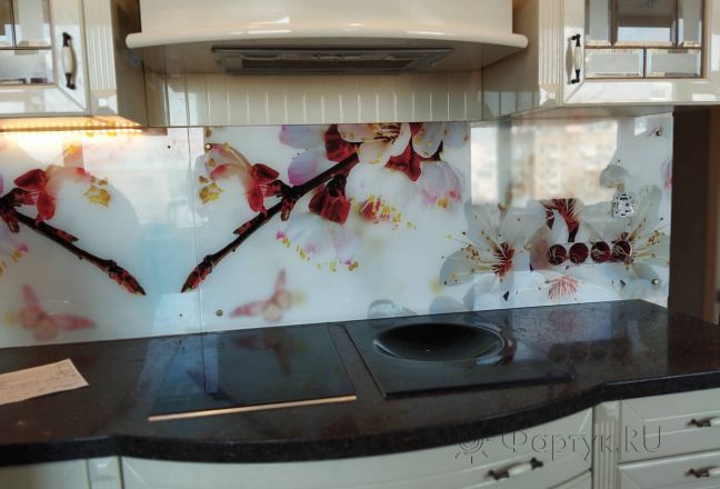 Фартук для кухни фото: бабочка на цветках вишни, заказ #ИНУТ-17780, Белая кухня. Изображение 181908