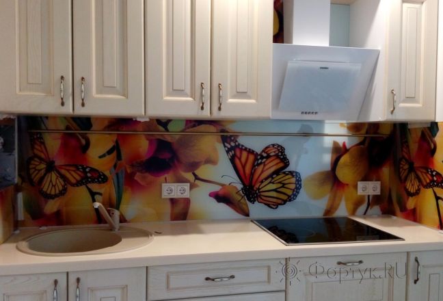 Фартук для кухни фото: бабочки на цветах, заказ #ГМУТ-220, Белая кухня. Изображение 186750