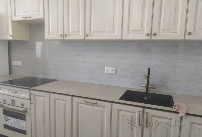 Фартук для кухни фото: белая каменная стена, заказ #ИНУТ-13116, Белая кухня. Изображение 347984