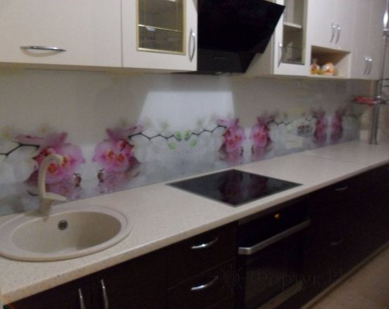 Фартук с фотопечатью фото: бело-розовые цветы в каплях росы., заказ #S-840, Коричневая кухня.