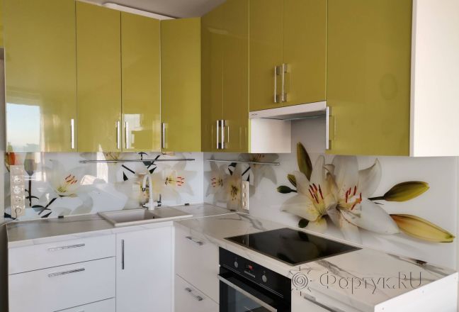 Скинали для кухни фото: белые лилии, заказ #ИНУТ-11826, Зеленая кухня. Изображение 183644