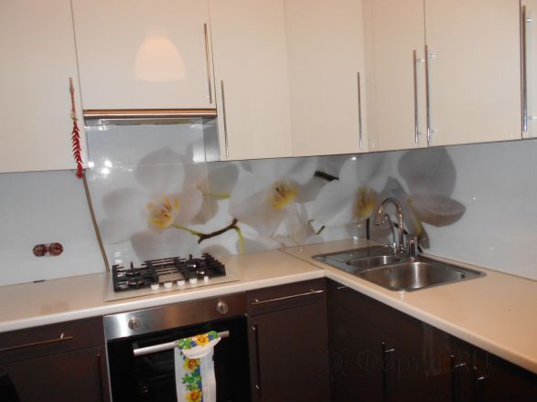 Фартук с фотопечатью фото: белые орхидеи, заказ #УТ-1733, Коричневая кухня.
