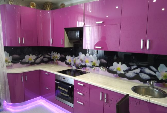 Фартук фото: белые орхидеи на камнях, заказ #ИНУТ-900, Фиолетовая кухня. Изображение 204862