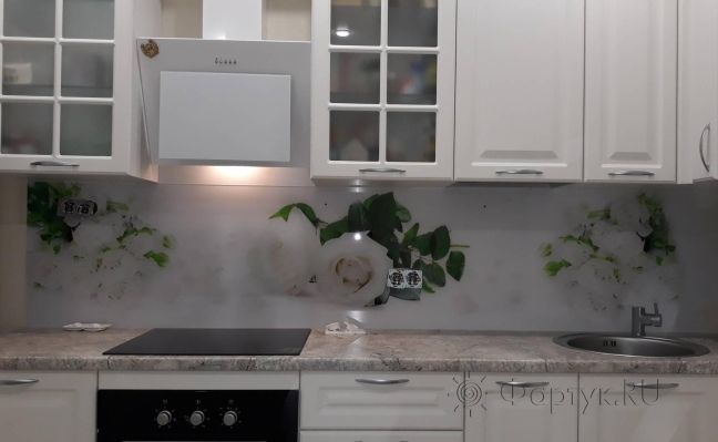 Фартук для кухни фото: белые розы, заказ #ИНУТ-2918, Белая кухня.