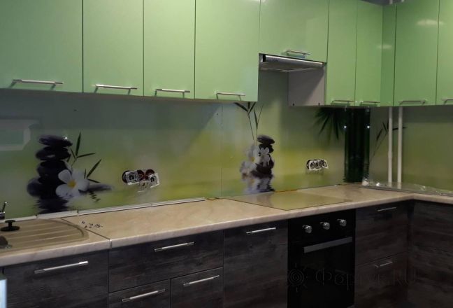 Скинали для кухни фото: белые цветы, бамбук, заказ #ИНУТ-2676, Зеленая кухня. Изображение 201060
