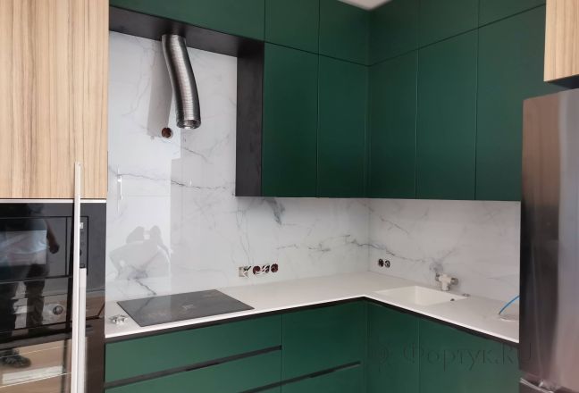 Скинали для кухни фото: белый мрамор, заказ #ИНУТ-13701, Зеленая кухня.