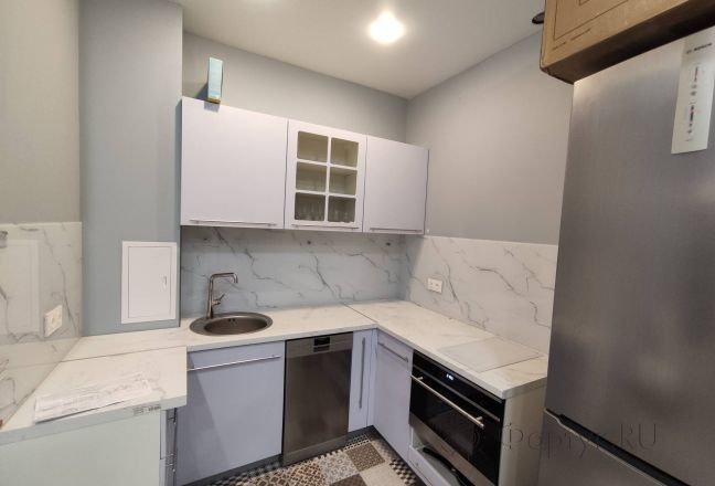 Фартук для кухни фото: белый мрамор с серыми прожилками, заказ #КРУТ-3143, Белая кухня.