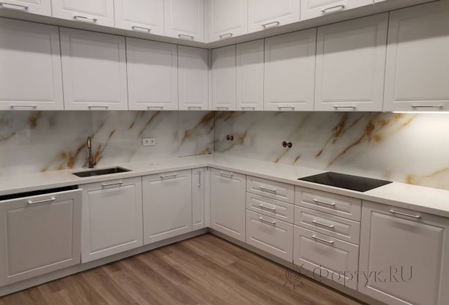 Фартук для кухни фото: белый мрамор с золотыми прожилками, заказ #ИНУТ-14153, Белая кухня. Изображение 348200