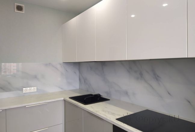 Стеновая панель фото: белый мрамор сатварио, заказ #ИНУТ-11741, Серая кухня.