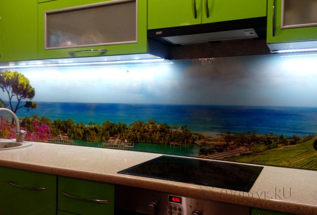 Скинали для кухни фото: берег моря в зелени и цветах, заказ #ИНУТ-379, Зеленая кухня. Изображение 186754