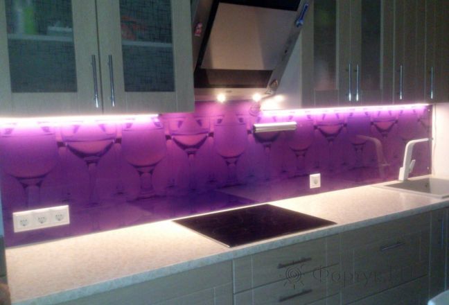 Фартук для кухни фото: бокалы на фиолетовом фоне., заказ #SK-522, Белая кухня. Изображение 112454