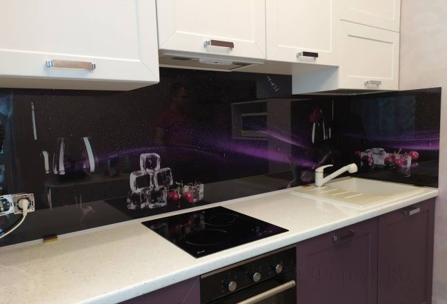 Фартук фото: бутылки вина на фиолетовом фоне, заказ #ИНУТ-4583, Фиолетовая кухня. Изображение 247584