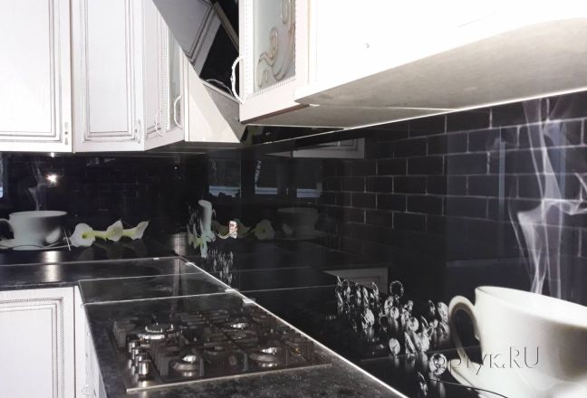 Фартук для кухни фото: чашки на черном фоне, заказ #ИНУТ-2300, Белая кухня. Изображение 247616