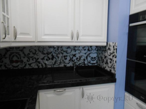 Фартук для кухни фото: черно-белая абстракция , заказ #SK-1118, Белая кухня.