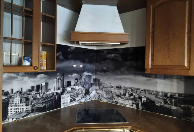 Фартук с фотопечатью фото: черно-белый лондон, заказ #ИНУТ-10801, Коричневая кухня. Изображение 187418