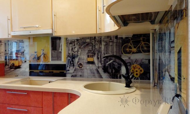 Фартук стекло фото: черно-белый с желтым город., заказ #ГМУТ-513, Оранжевая кухня.