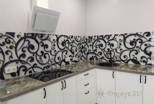 Фартук для кухни фото: черно- белый узор с абстрактными цветами, заказ #ИНУТ-10359, Белая кухня. Изображение 212368