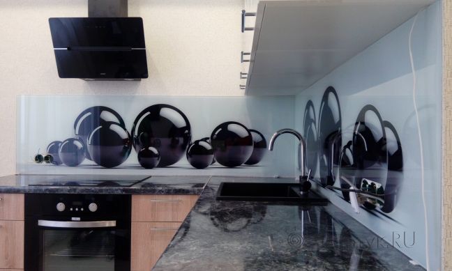Фартук с фотопечатью фото: черные 3d шары, заказ #ИНУТ-334, Коричневая кухня.