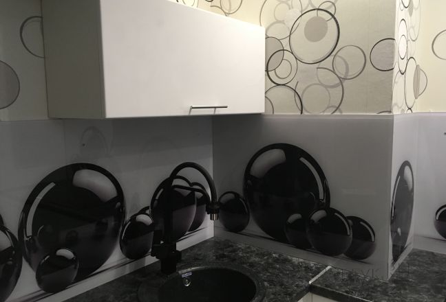 Фартук для кухни фото: черные 3d шары, заказ #КРУТ-445, Белая кухня. Изображение 110412