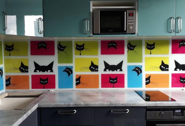 Стеклянная фото панель: черные кошки, заказ #ИНУТ-2117, Синяя кухня. Изображение 188404