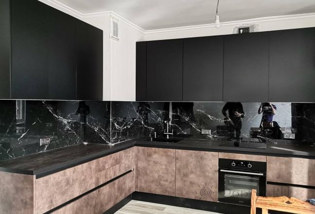 Фартук с фотопечатью фото: черный мрамор, заказ #ИНУТ-14902, Коричневая кухня.