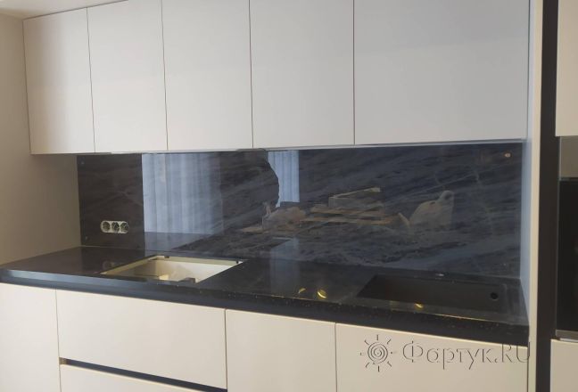 Фартук для кухни фото: черный мраморный фон, заказ #ИНУТ-15071, Белая кухня. Изображение 348472