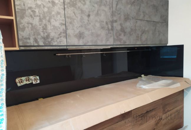 Стеновая панель фото: черный однотонный, заказ #ИНУТ-8417, Серая кухня.