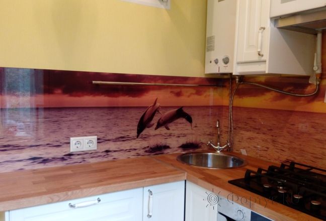Фартук для кухни фото: дельфины на фоне заката, заказ #УТ-970, Белая кухня.