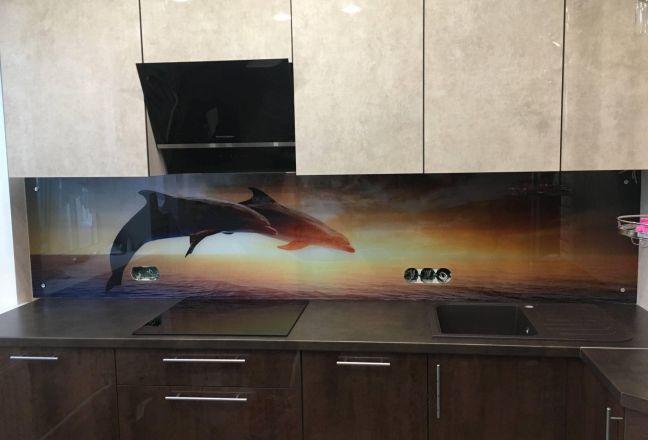 Фартук с фотопечатью фото: дельфины на закате над водой, заказ #КРУТ-2530, Коричневая кухня. Изображение 272418
