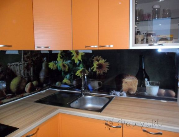 Фартук стекло фото: деревенский стол, заказ #УТ-278, Оранжевая кухня.