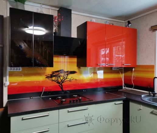 Фартук стекло фото: дерево на закате, заказ #ИНУТ-8094, Оранжевая кухня.