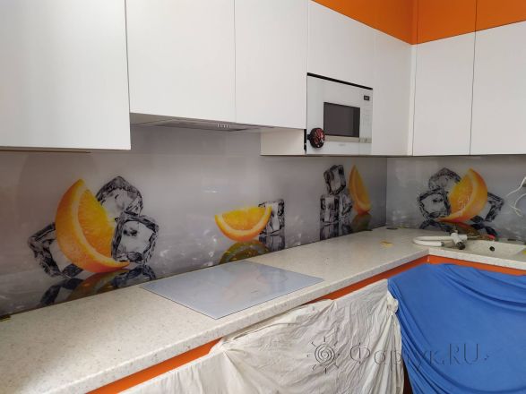 Фартук стекло фото: дольки апельсина и кубики льда, заказ #ИНУТ-8569, Оранжевая кухня.